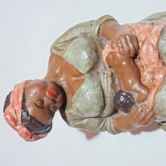 Sleepy Mama With Baby Plaster Casting - Picture 4 of 7